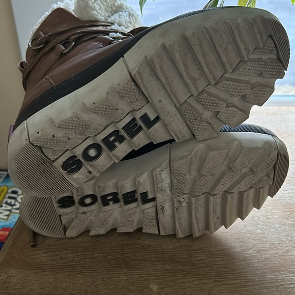 Sorel “Joan of Arctic” midcalf winter boot - Picture 5 of 5